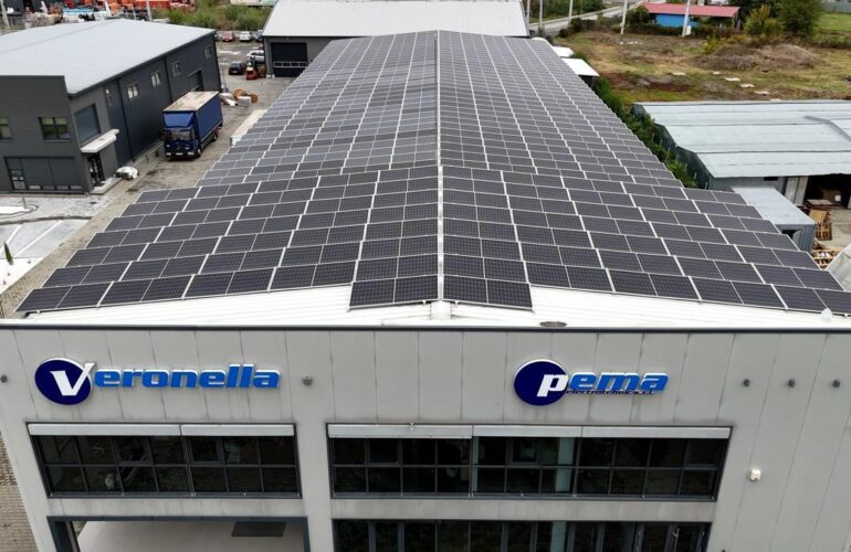 Portofoliu 259 Centrală fotovoltaică cu stocare 248,4 kW executată pentru Veronella S.R.L.