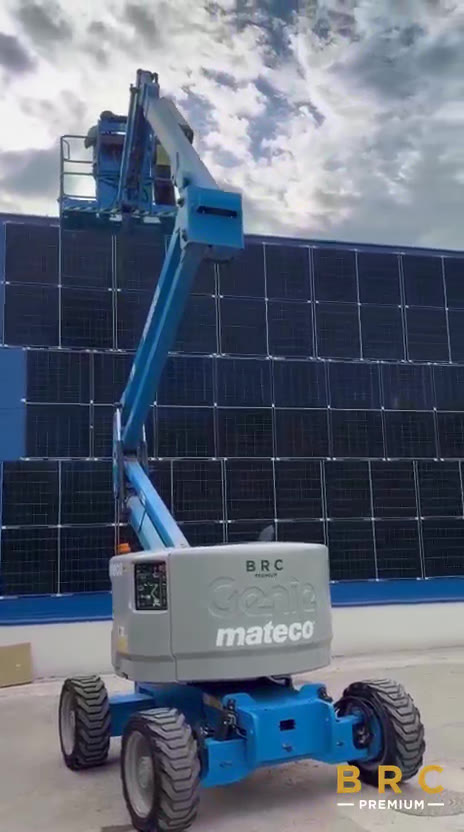 Montaj panouri fotovoltaice pe fațada halei Ana Complex