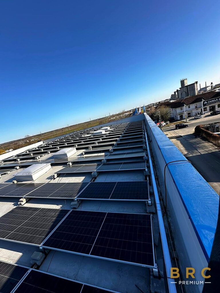 Portofoliu 286 Panouri fotovoltaice montate pe hala depozitului