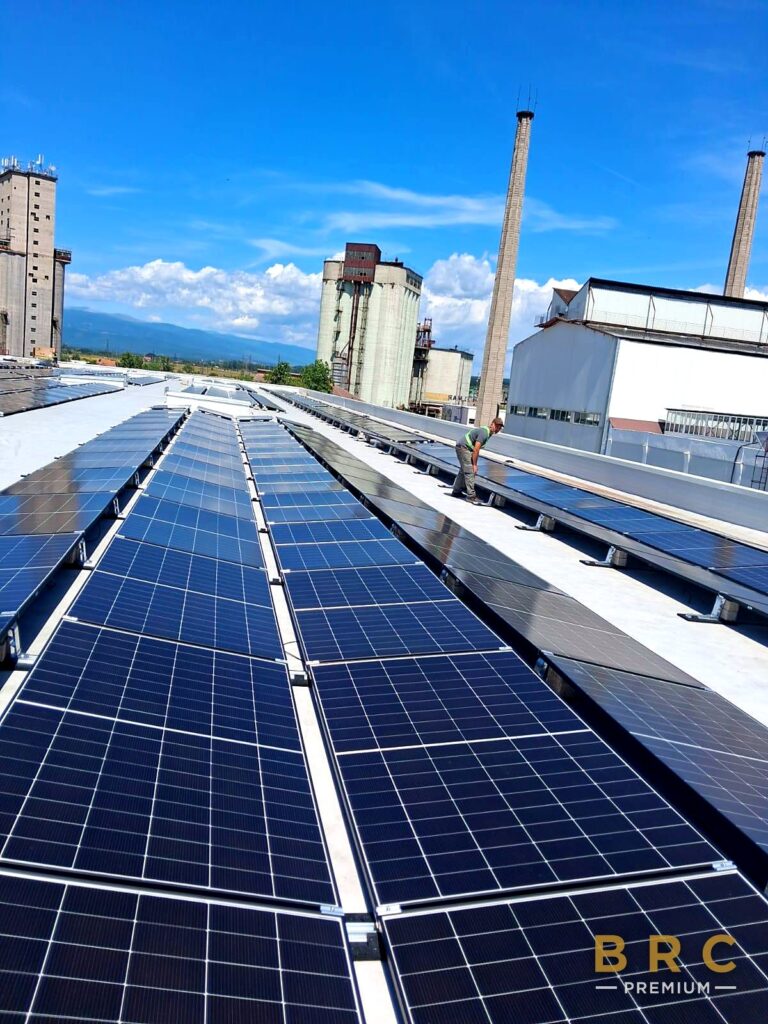 Portofoliu 271 Ansamblul centralei fotovoltaice de pe acoperișul halei Crilelmar