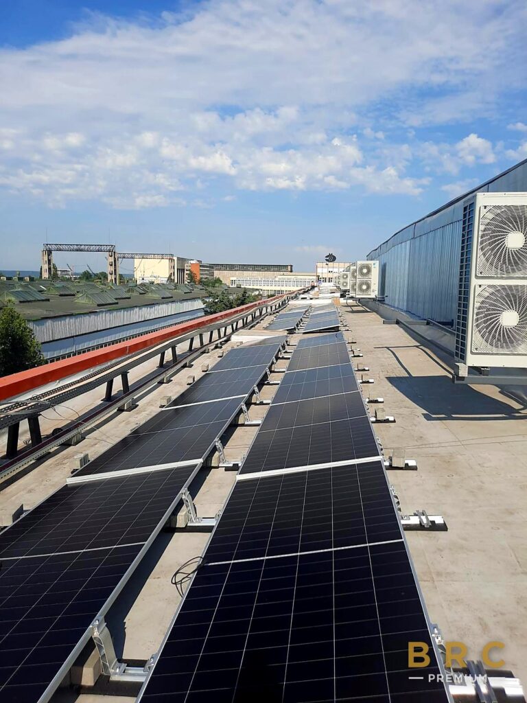 Portofoliu 261 Acoperișul halei Ruris Impex cu panouri fotovoltaice
